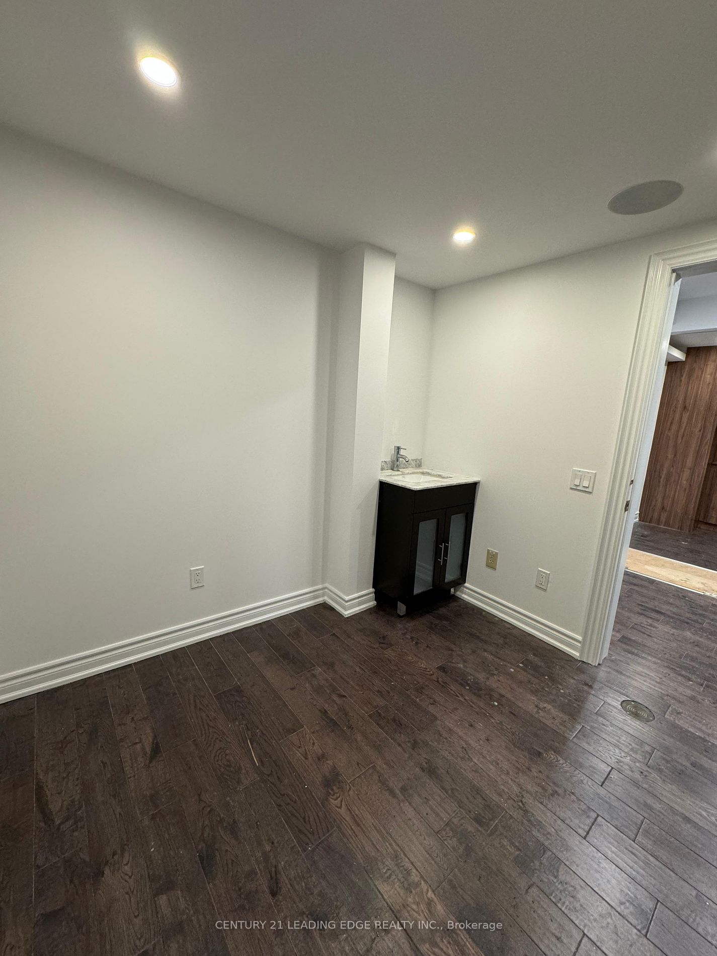 156 Main St Property Photo 6