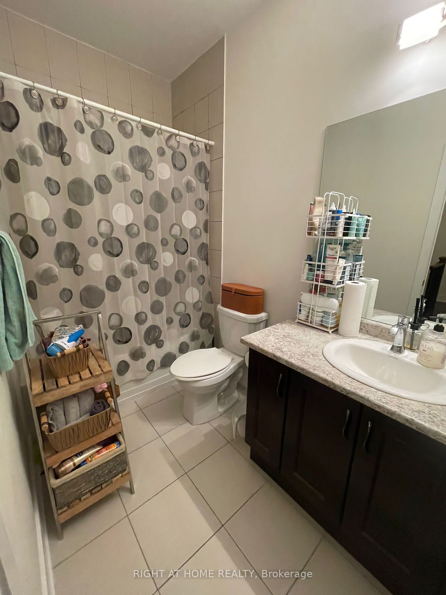9146 Bathurst St Property Photo 13