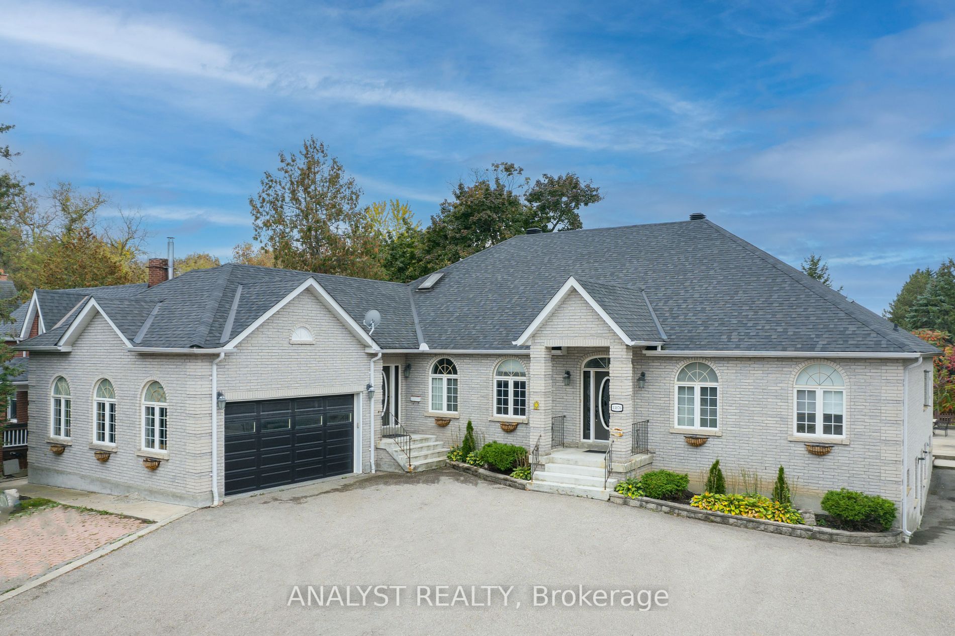 13076 Keele St Property Photo 2