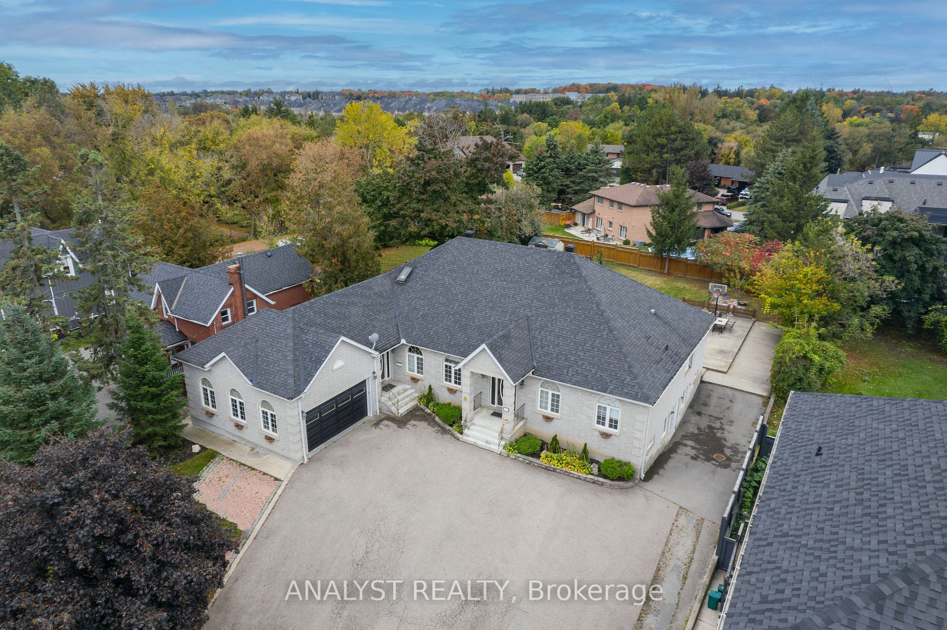 13076 Keele St Property Photo 3