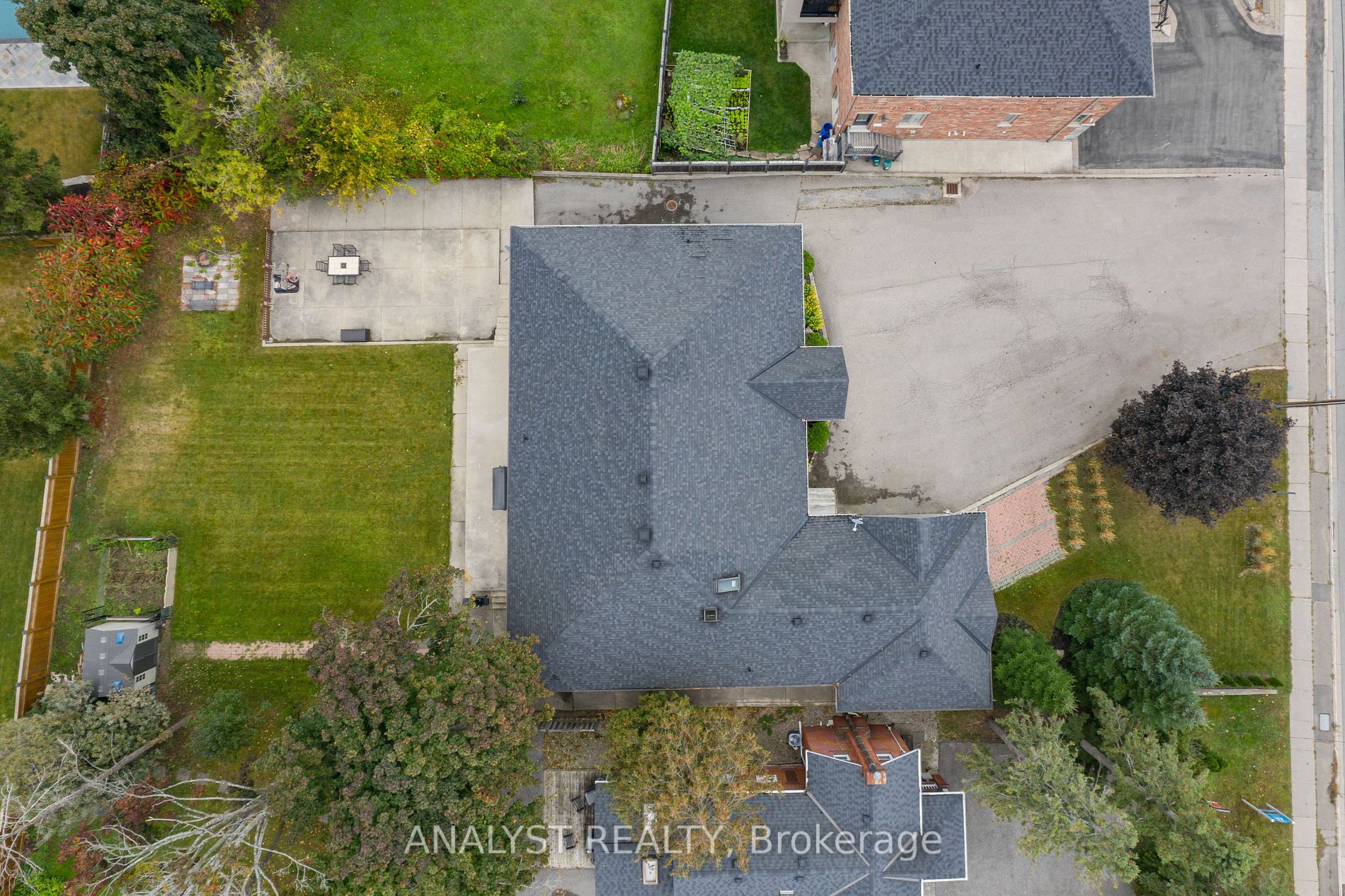 13076 Keele St Property Photo 4