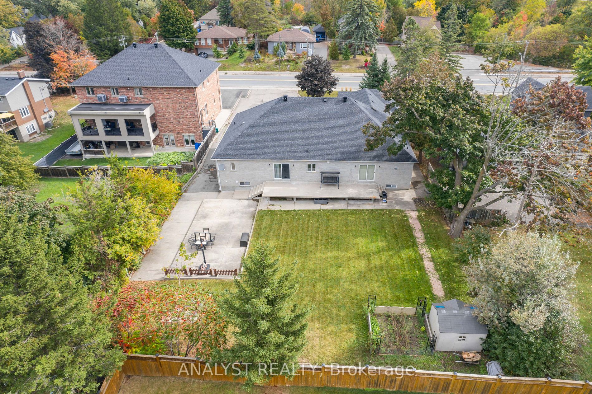 13076 Keele St Property Photo 6