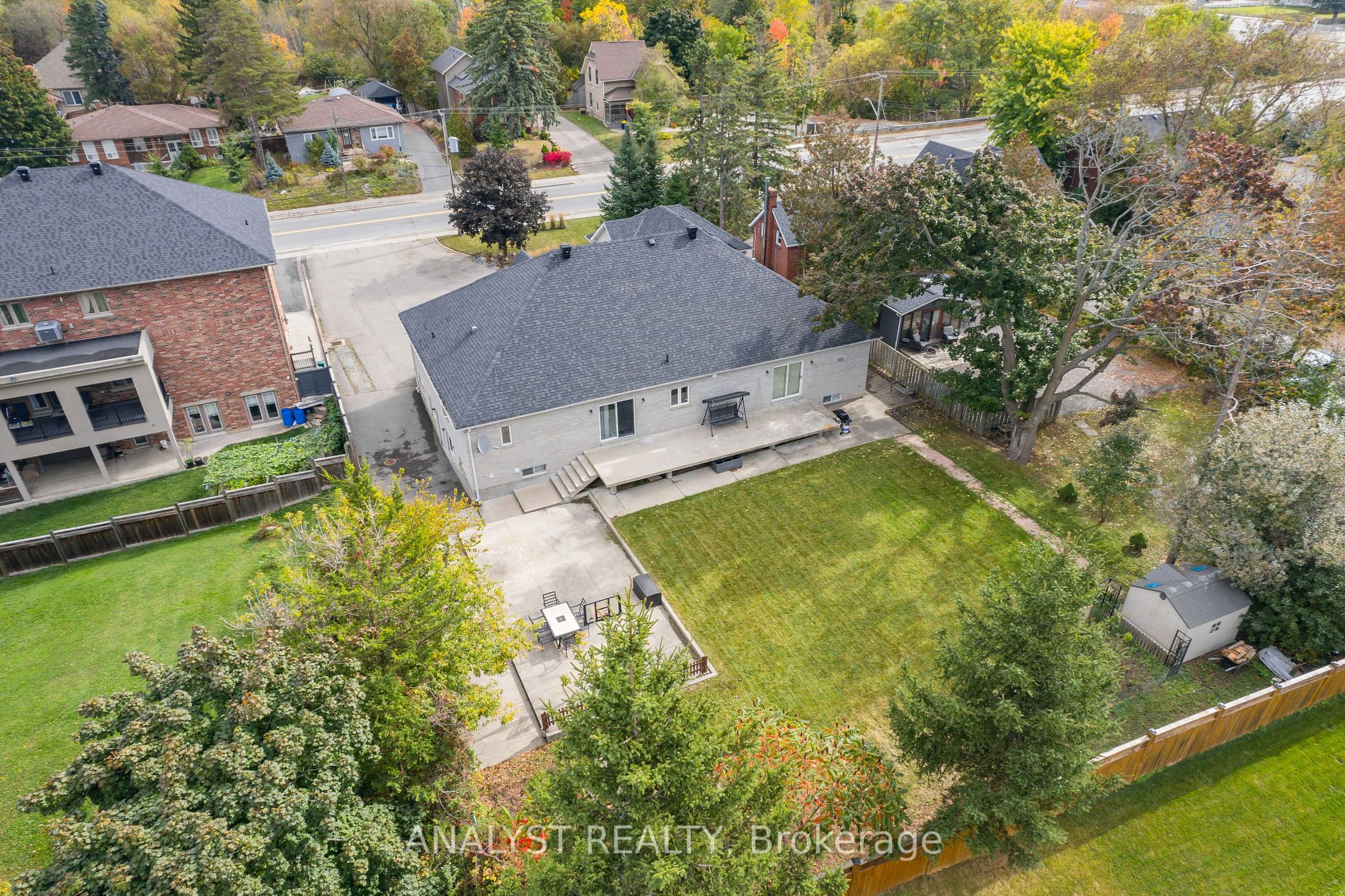 13076 Keele St Property Photo 7