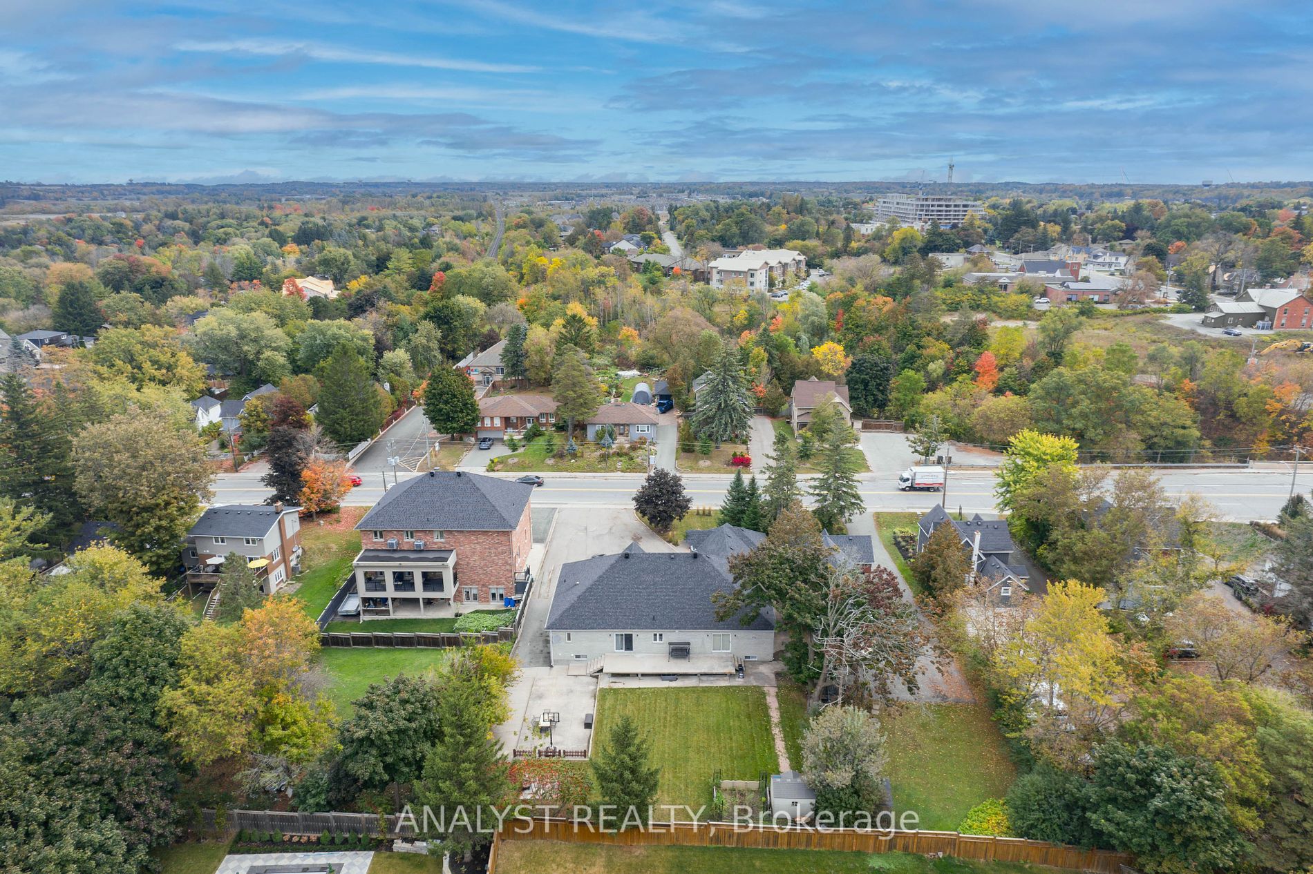 13076 Keele St Property Photo 9