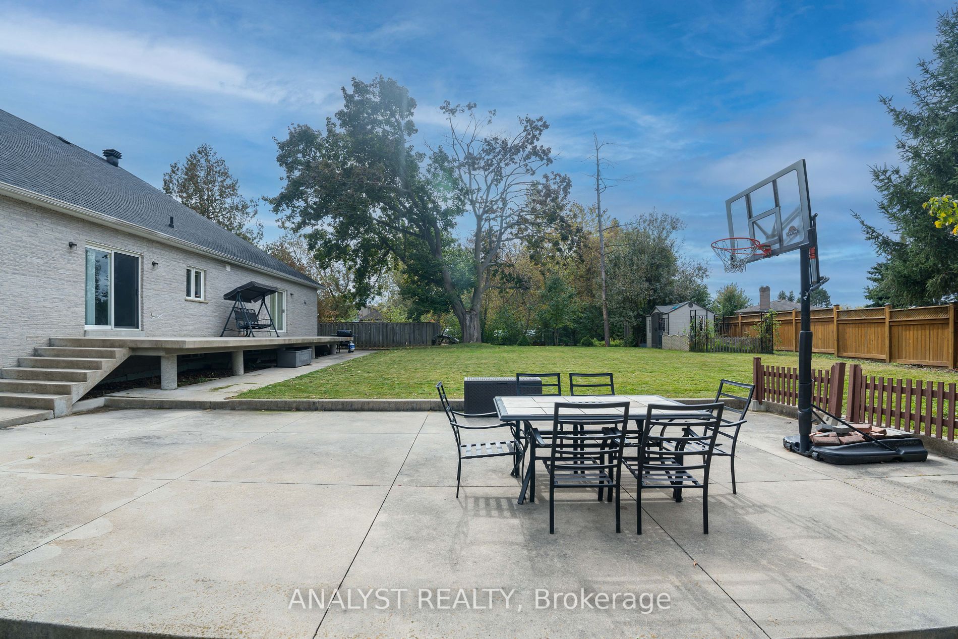 13076 Keele St Property Photo 11