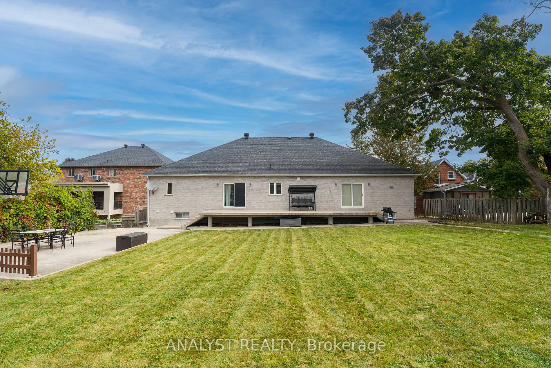 13076 Keele St Property Photo 12