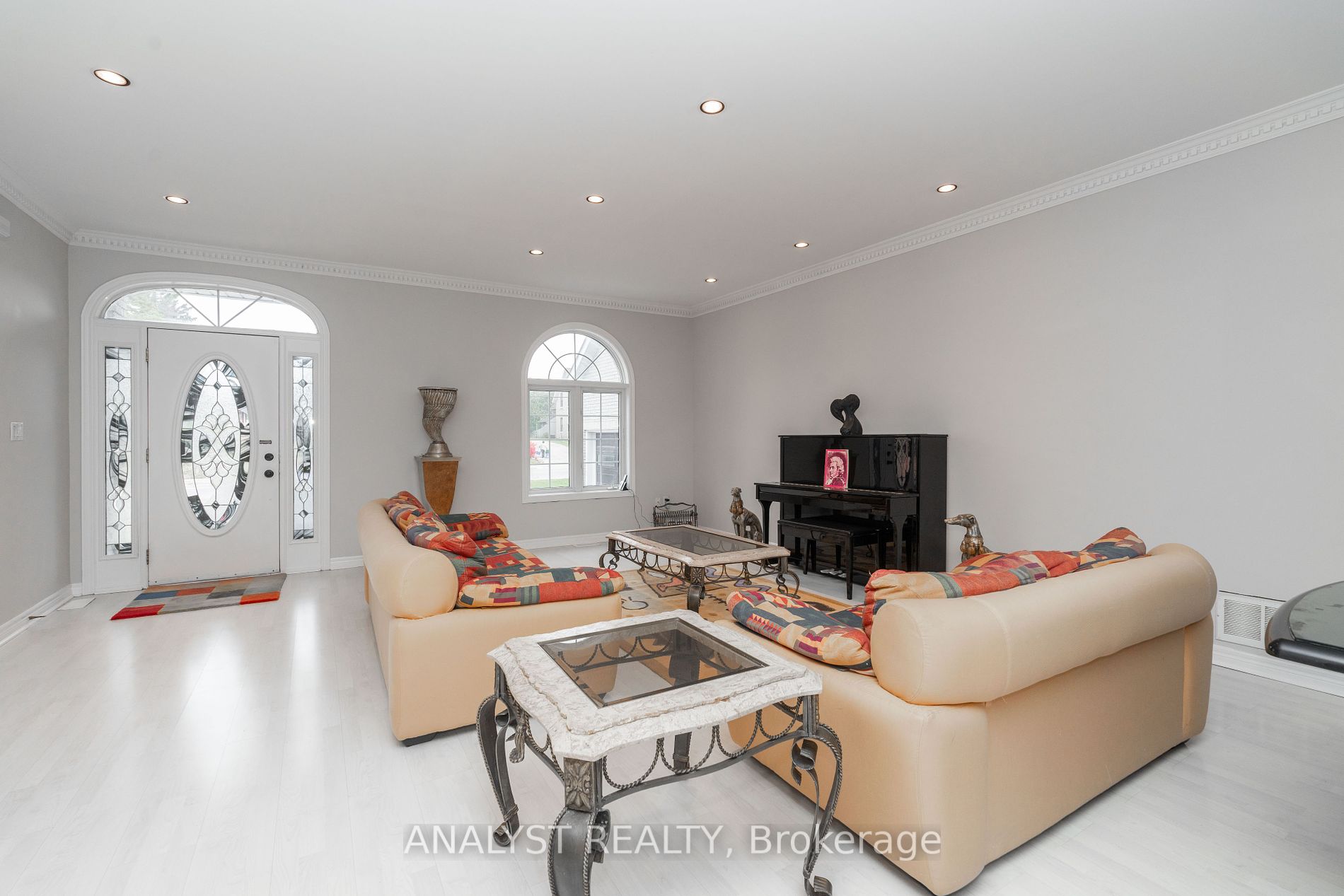 13076 Keele St Property Photo 17