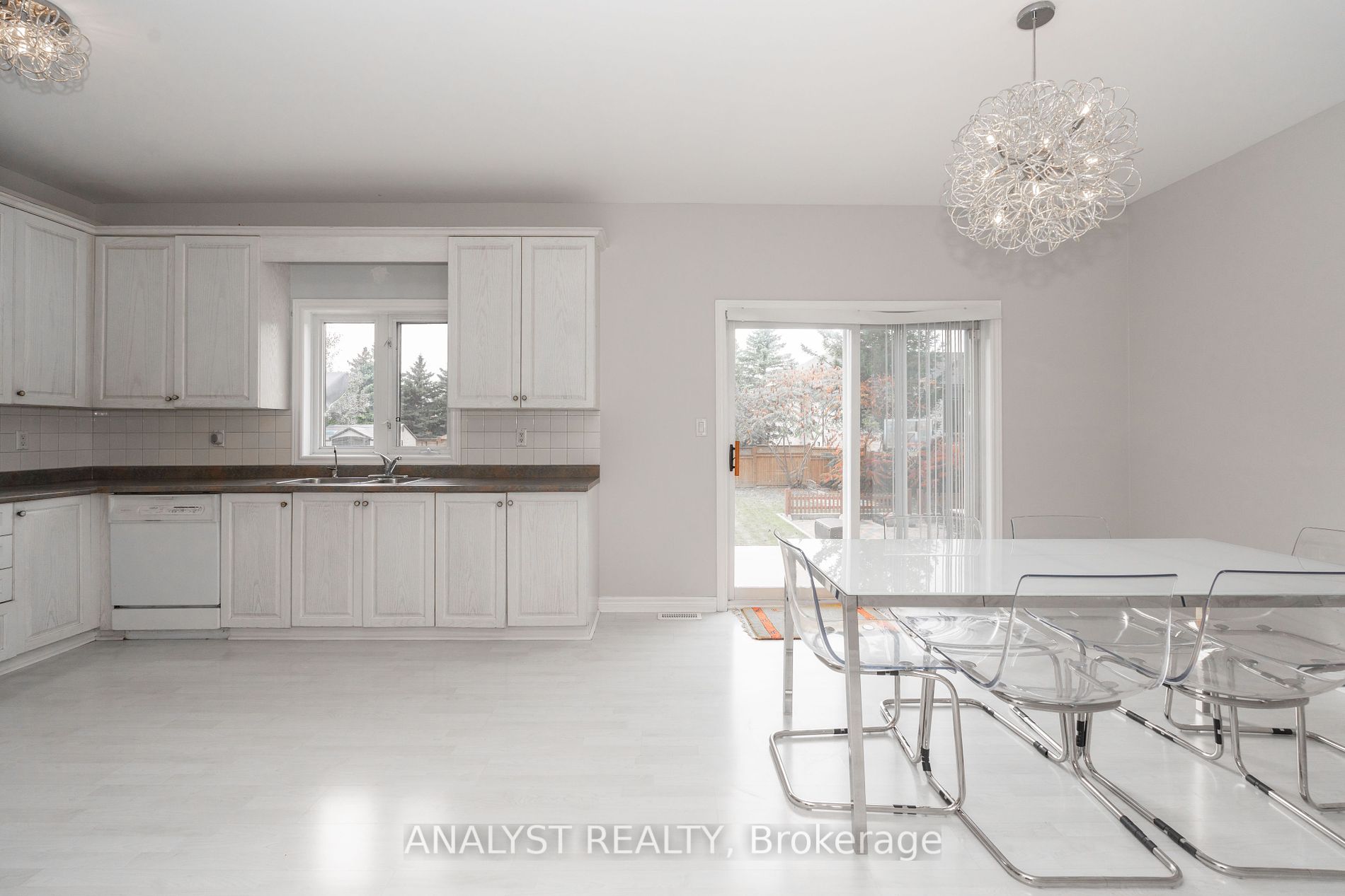 13076 Keele St Property Photo 18