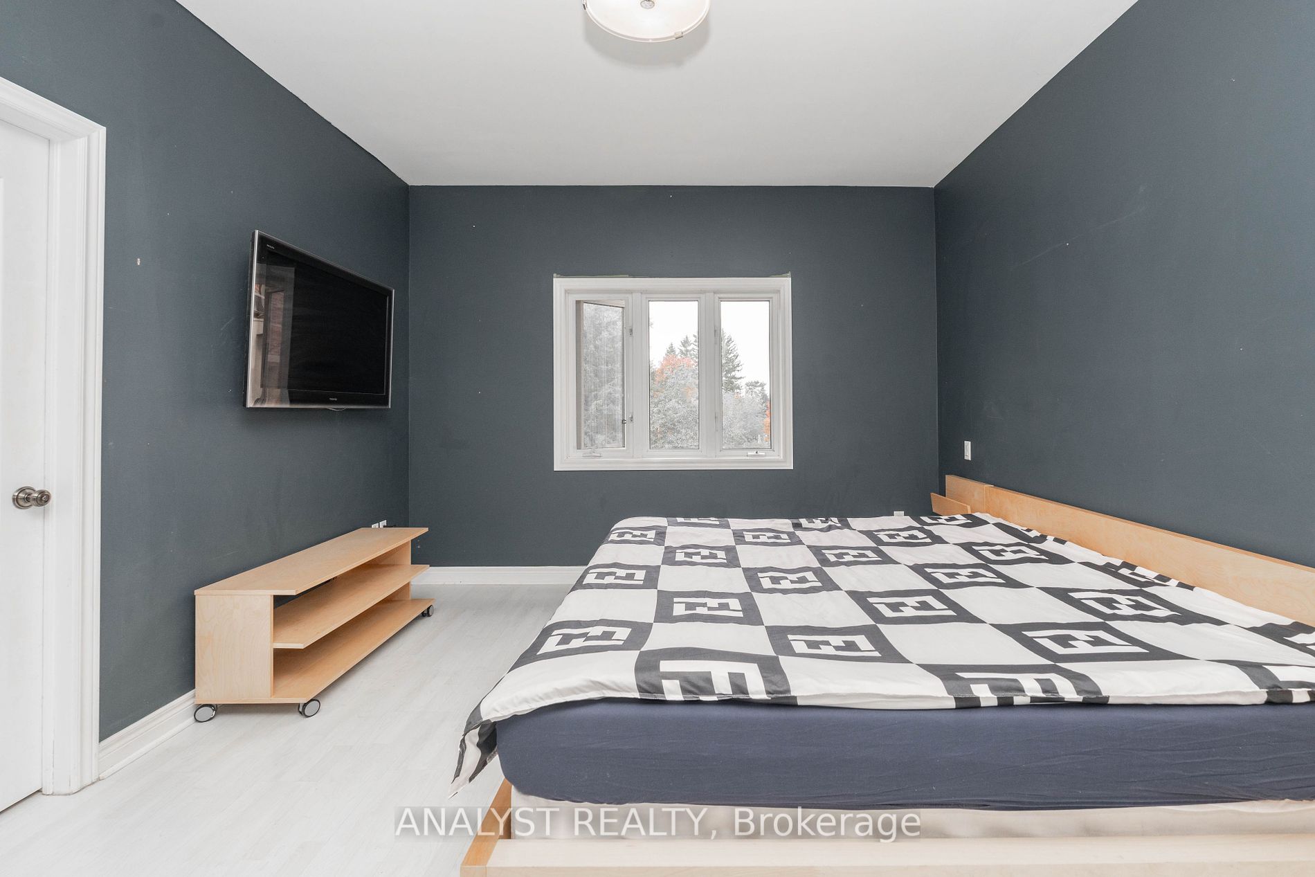13076 Keele St Property Photo 24