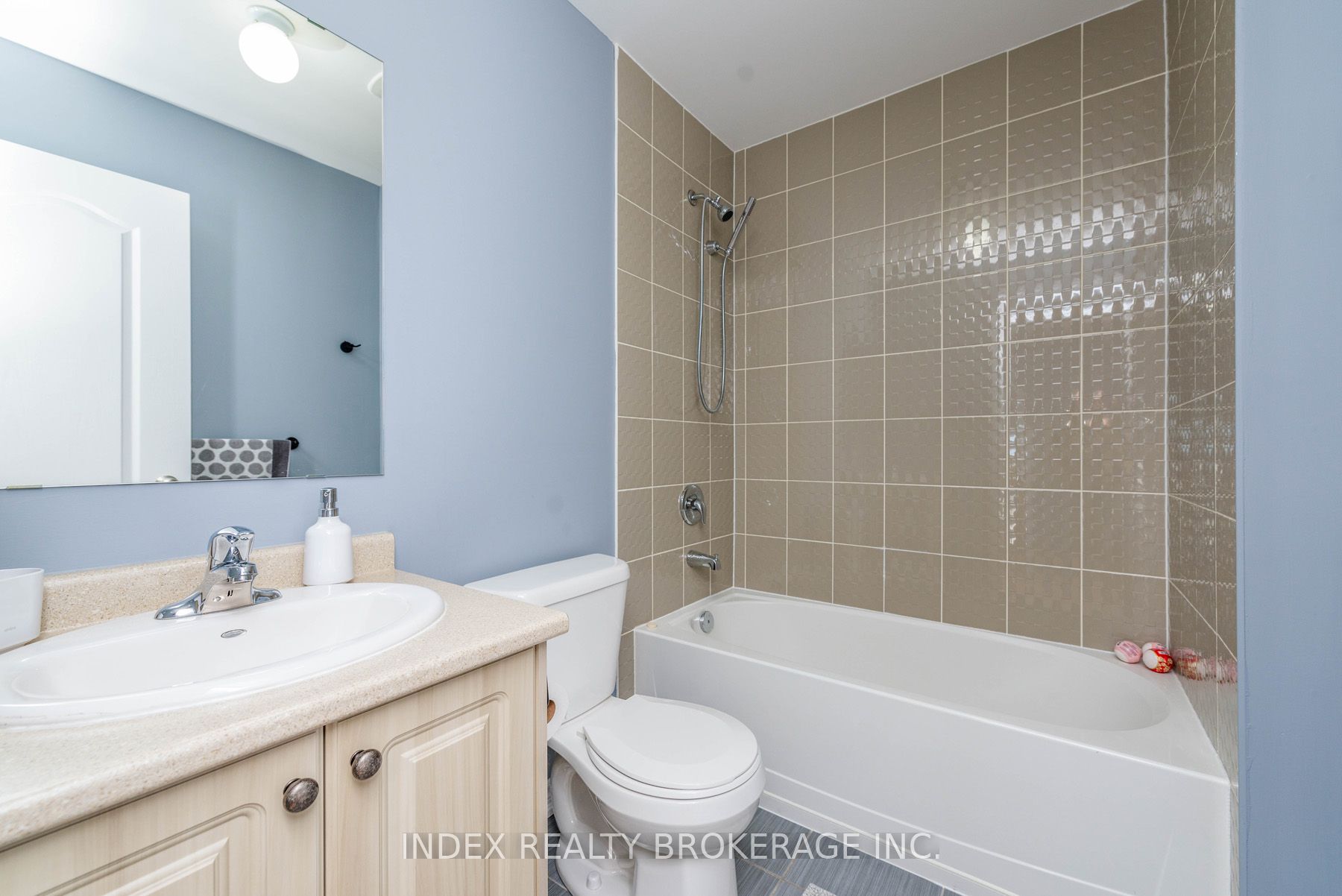 10 Porter Ave Property Photo 26