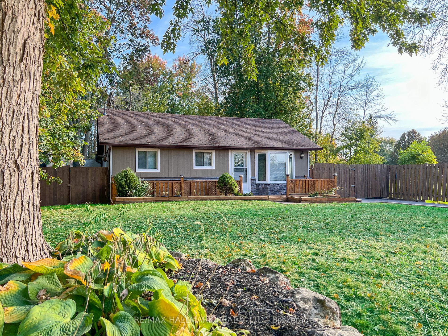 1127 Gilford Rd Property Photo 2