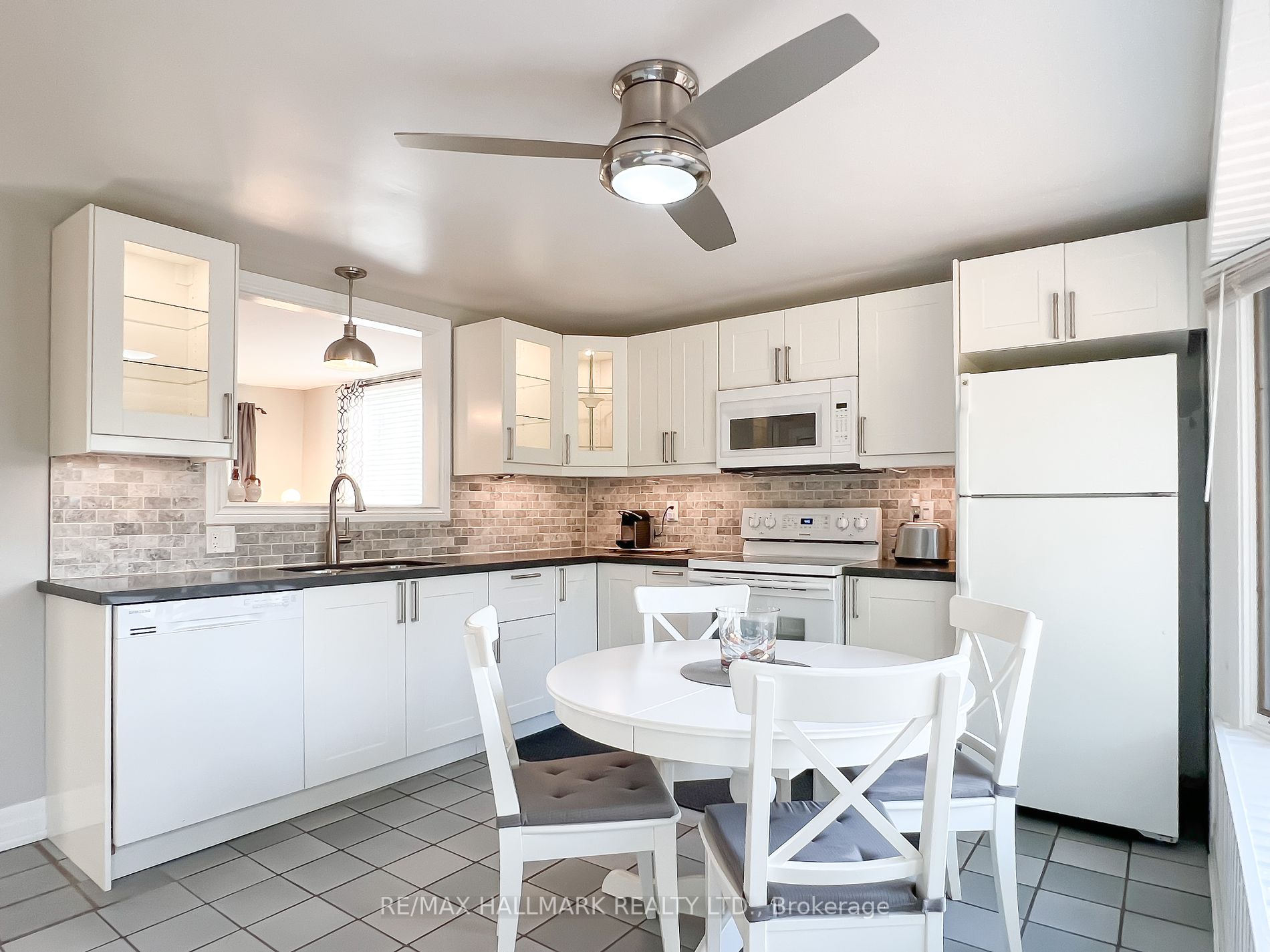 1127 Gilford Rd Property Photo 3