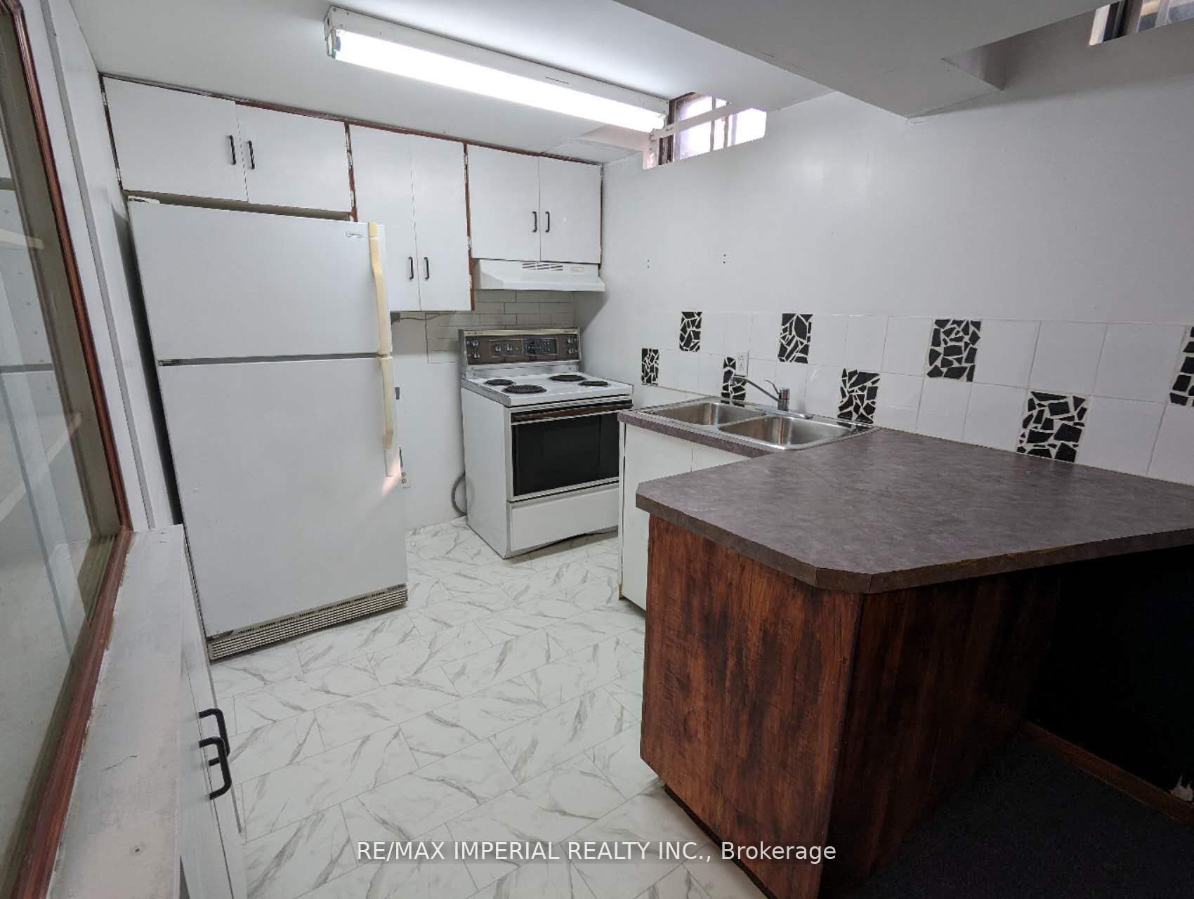 145 Risebrough Crct Property Photo 11