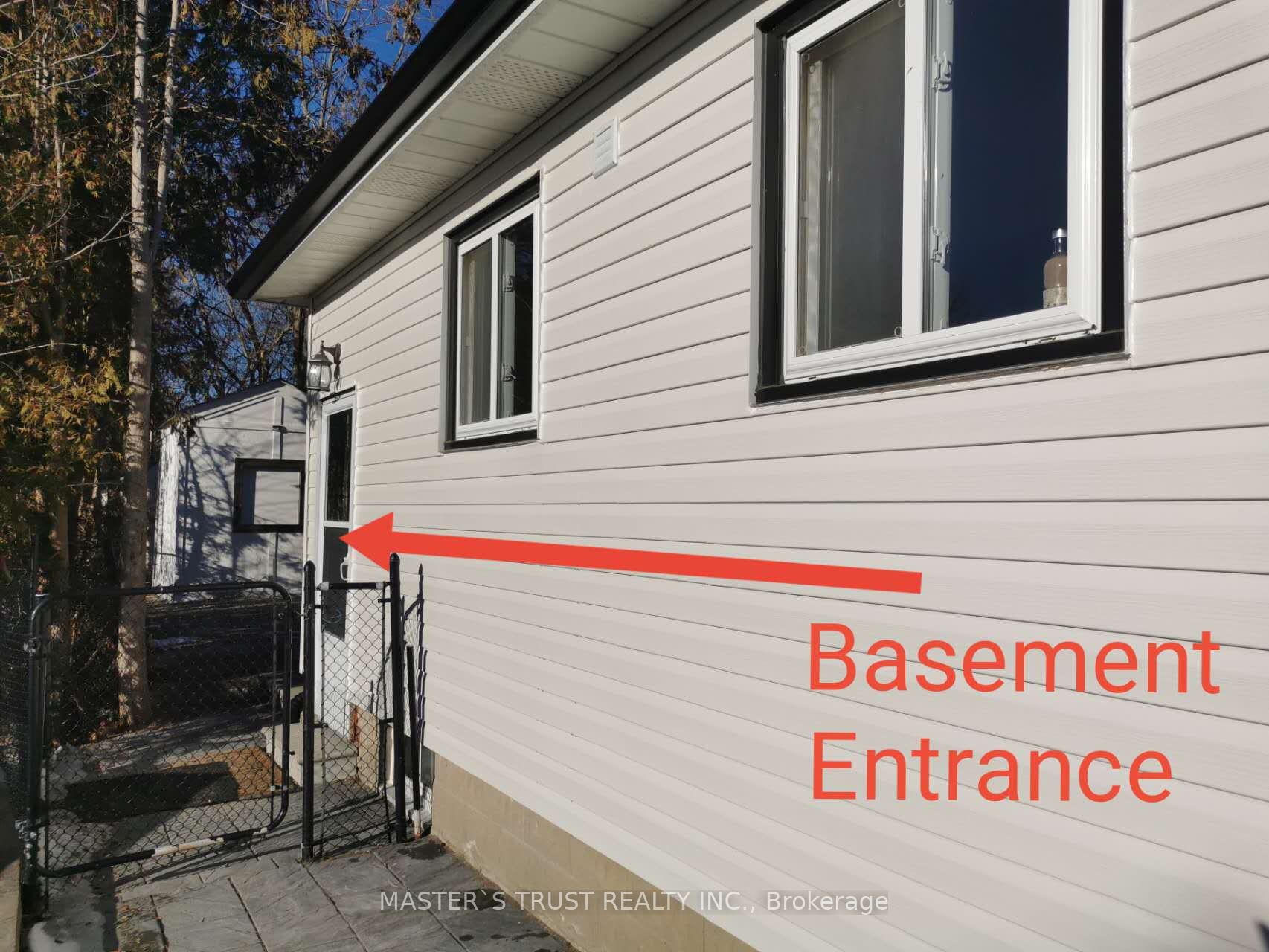 118 The Queensway N Property Photo 2