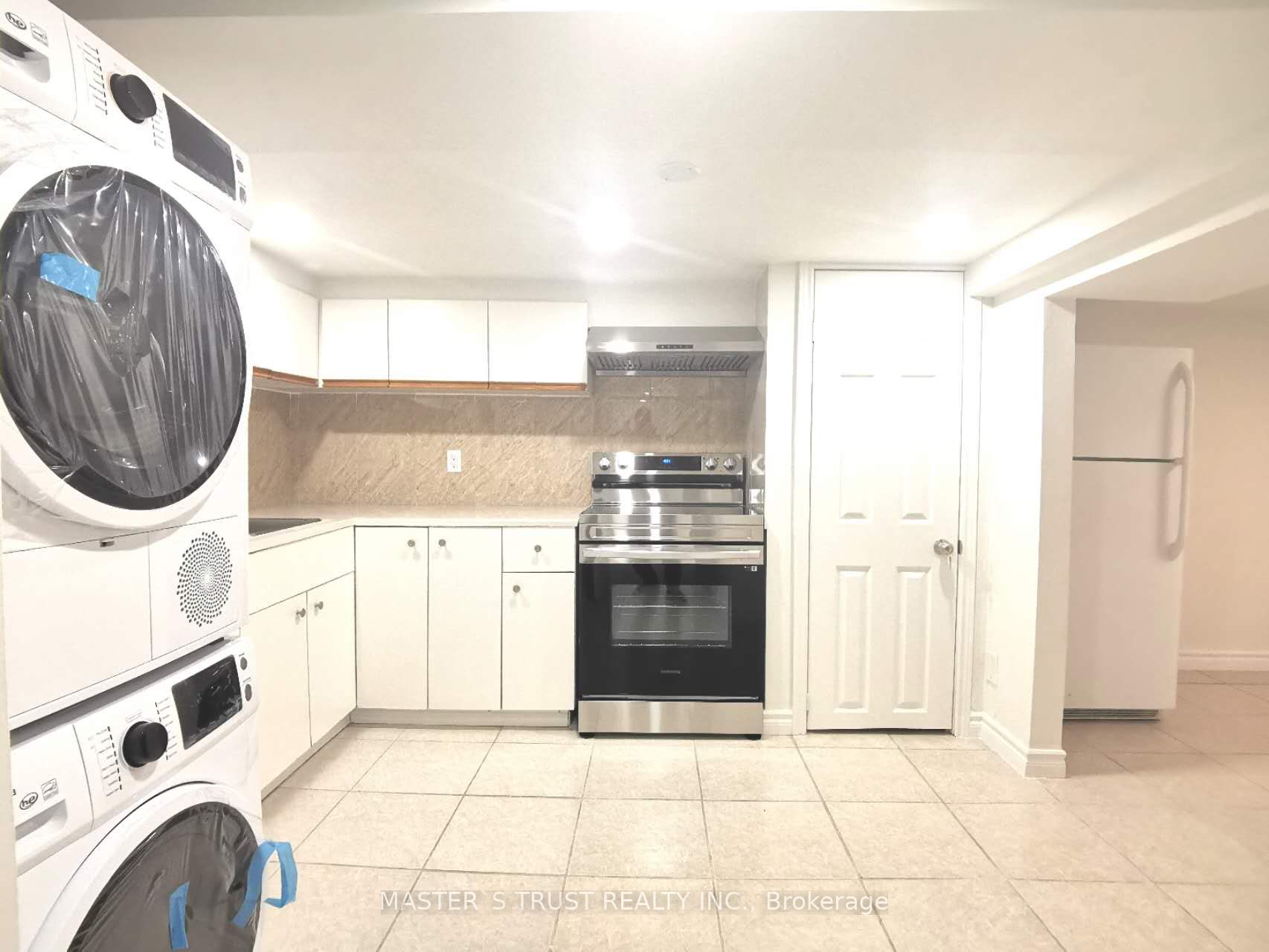 118 The Queensway N Property Photo 6