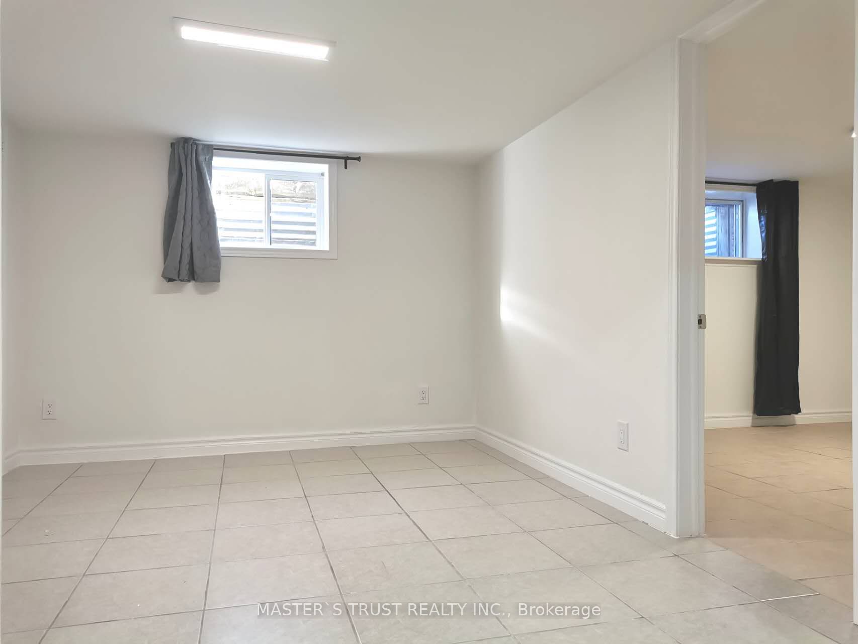 118 The Queensway N Property Photo 9