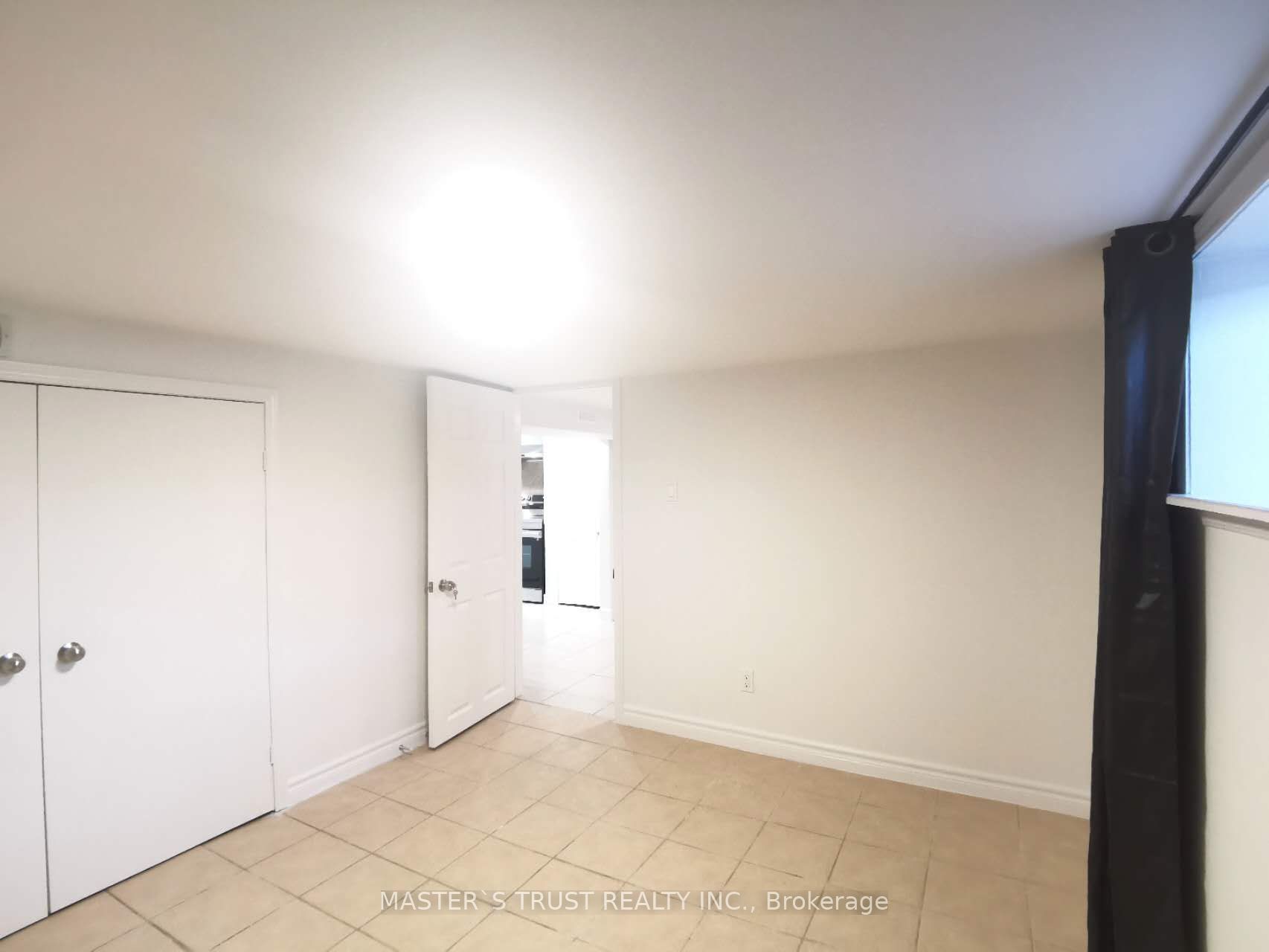 118 The Queensway N Property Photo 11