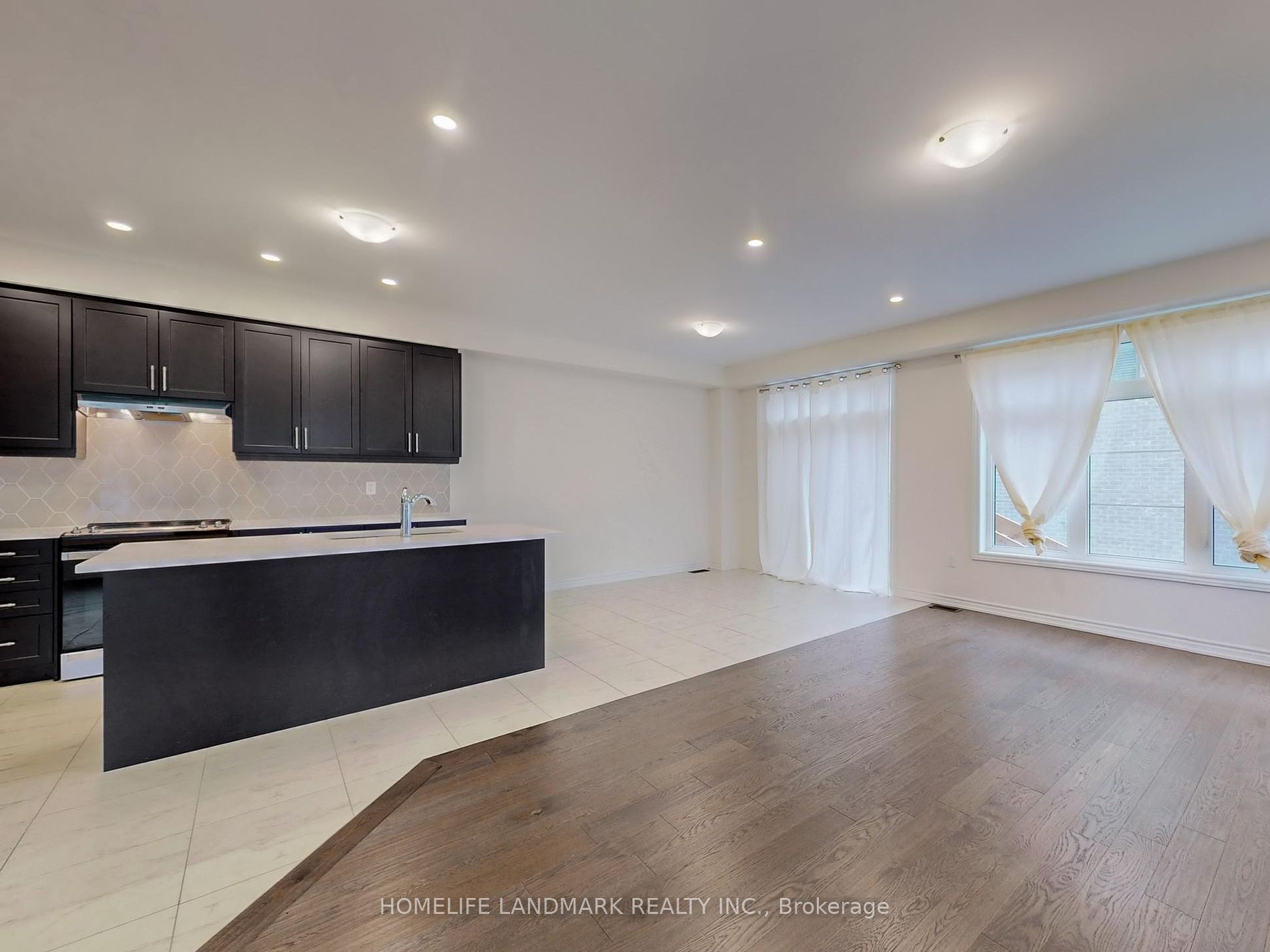154 Silk Twist Dr Property Photo 8