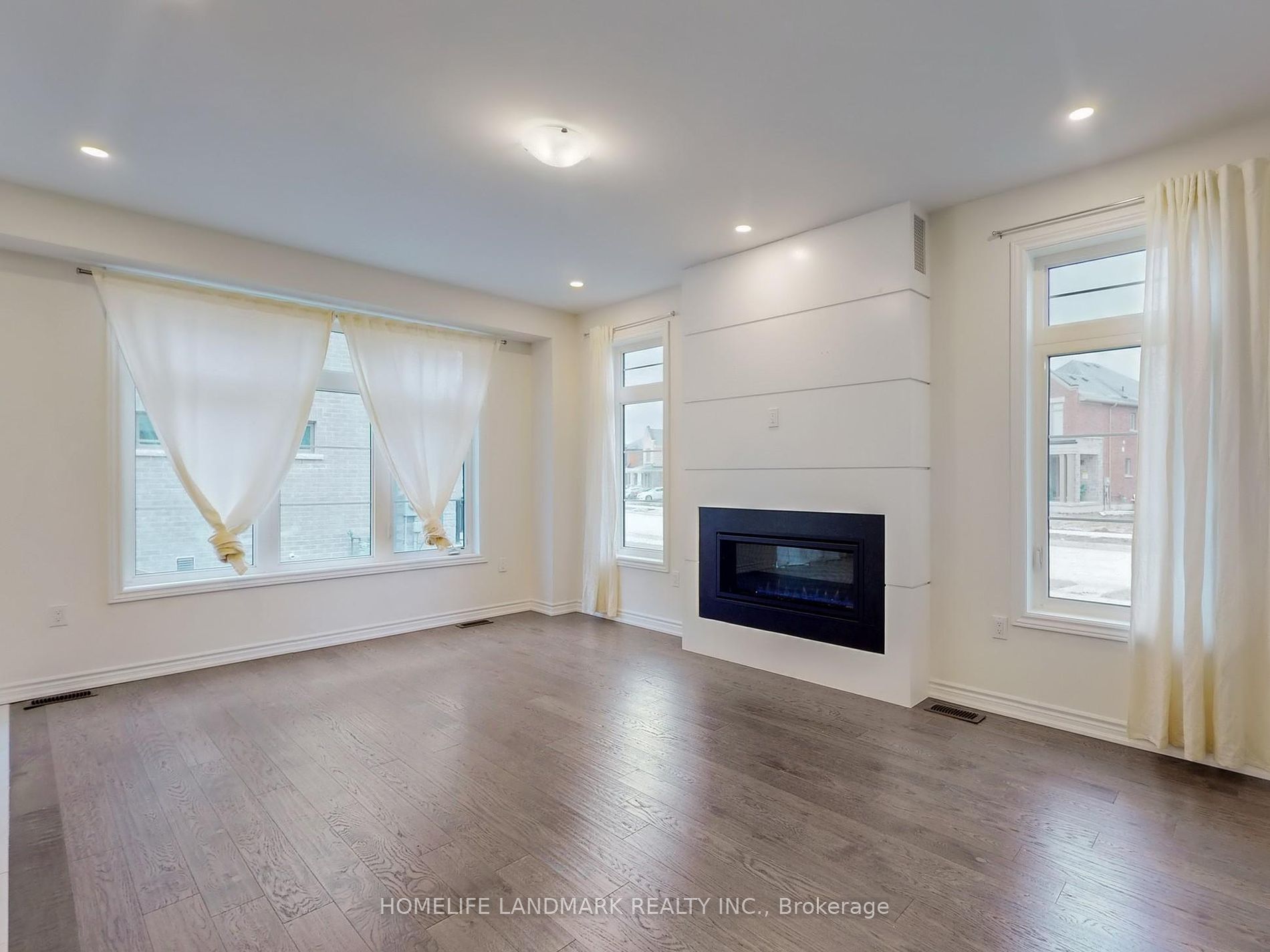 154 Silk Twist Dr Property Photo 9