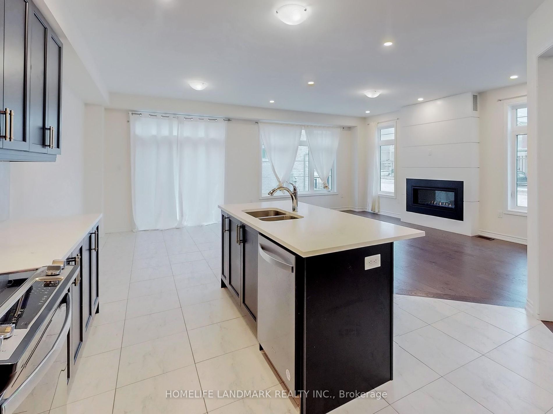 154 Silk Twist Dr Property Photo 16