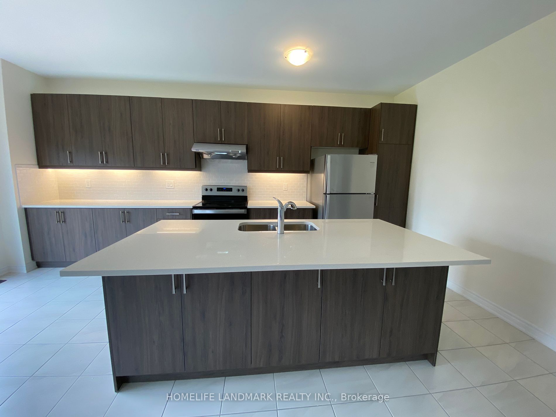 20 Bruce Welch Ave Property Photo 3