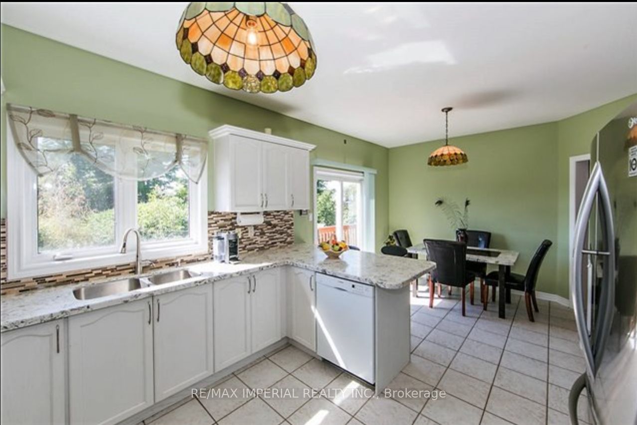 39 Brackenwood Ave Property Photo 4