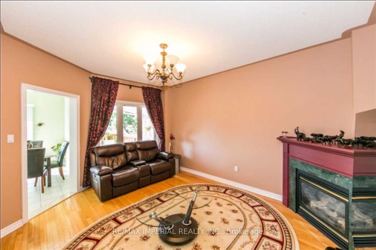 39 Brackenwood Ave Property Photo 6