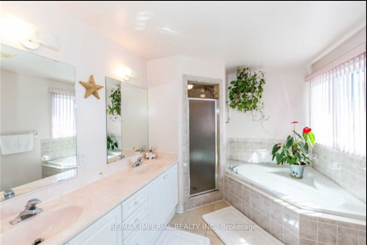 39 Brackenwood Ave Property Photo 8