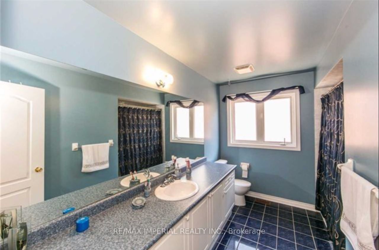 39 Brackenwood Ave Property Photo 10
