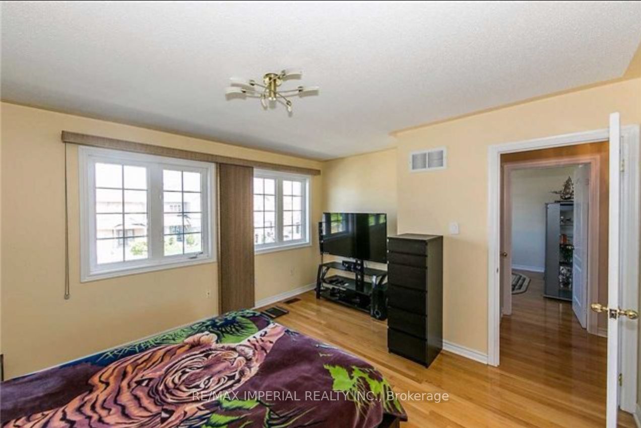 39 Brackenwood Ave Property Photo 12