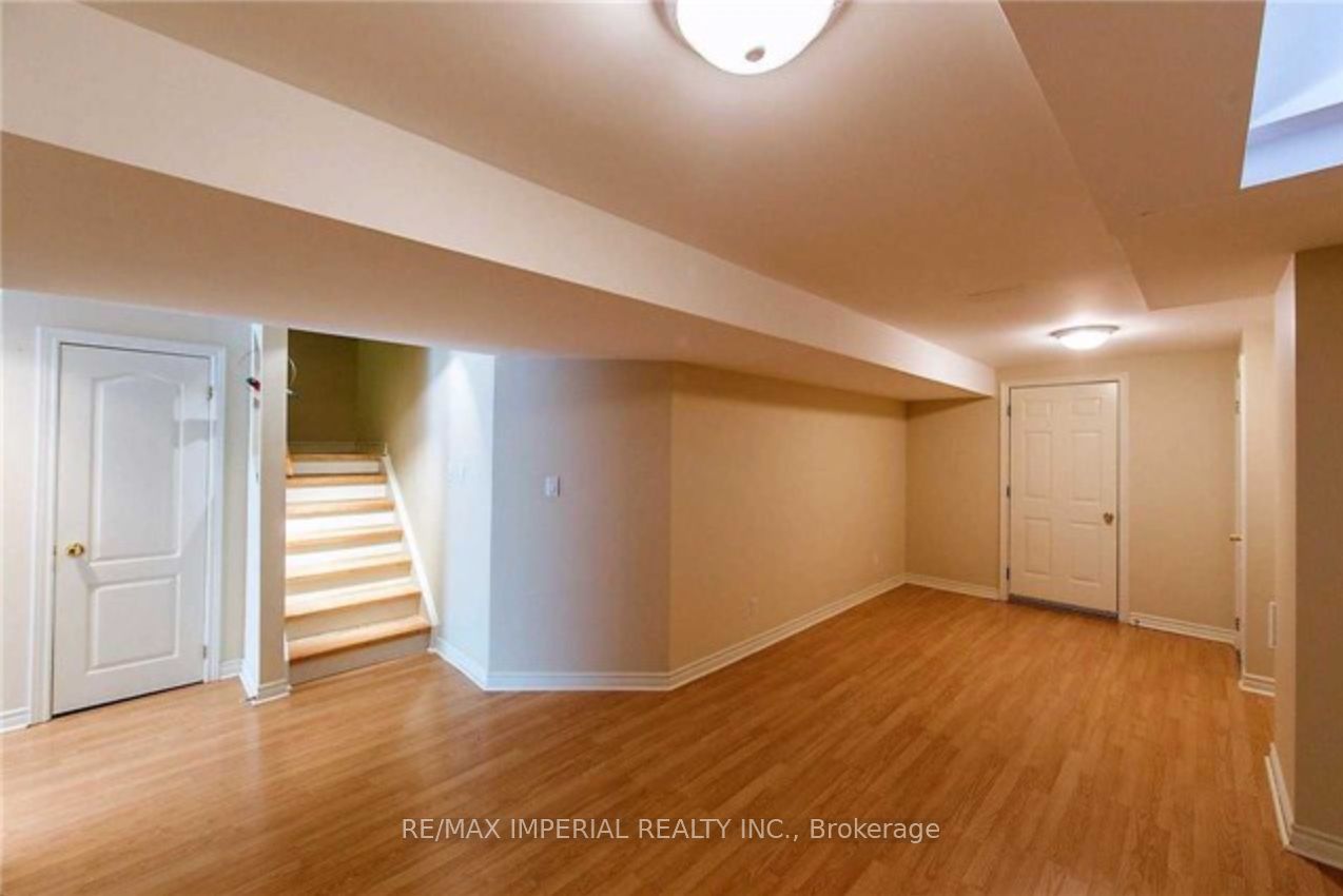 39 Brackenwood Ave Property Photo 13