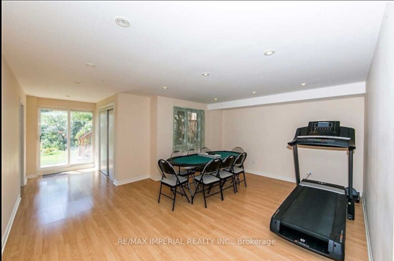 39 Brackenwood Ave Property Photo 14