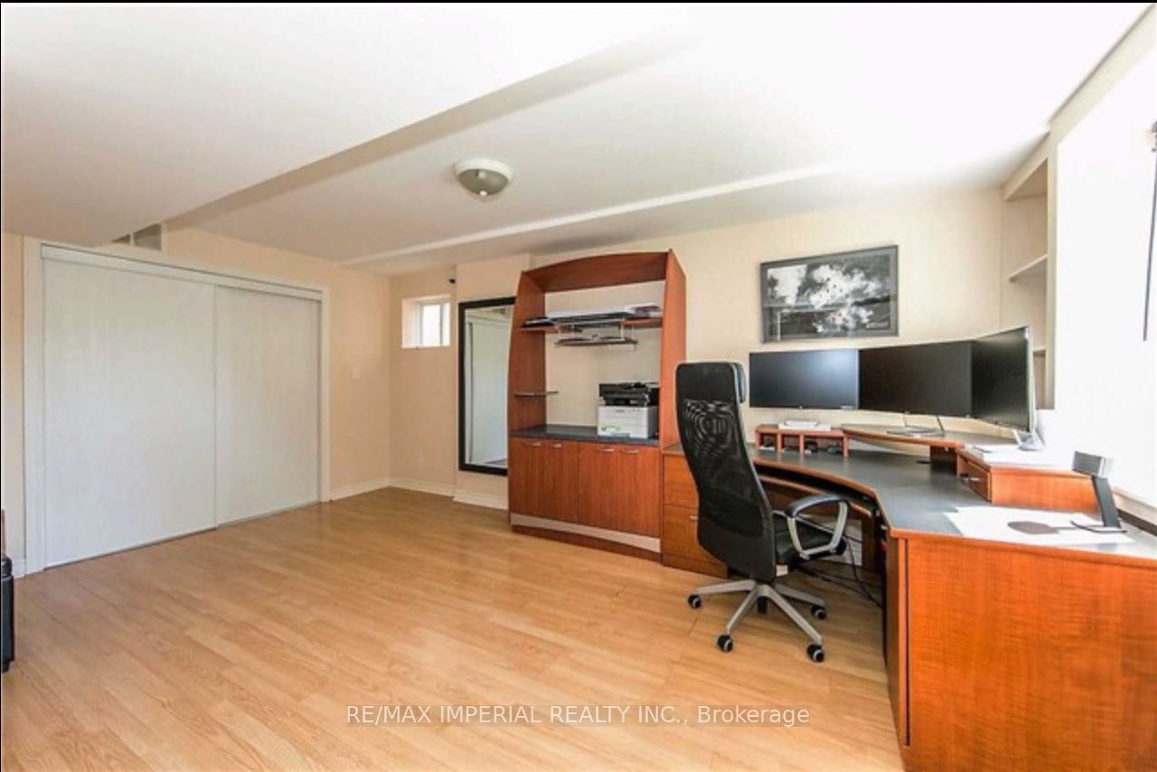 39 Brackenwood Ave Property Photo 15