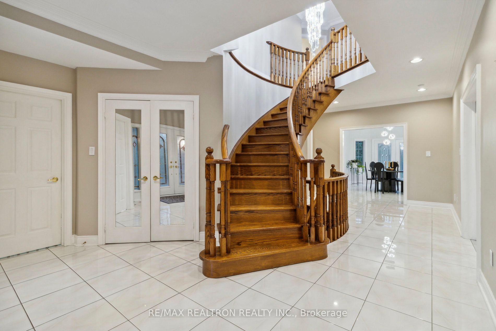 71 Goldpark Crt Property Photo 6