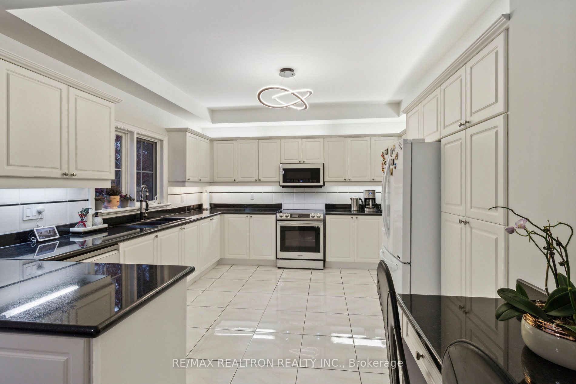 71 Goldpark Crt Property Photo 13