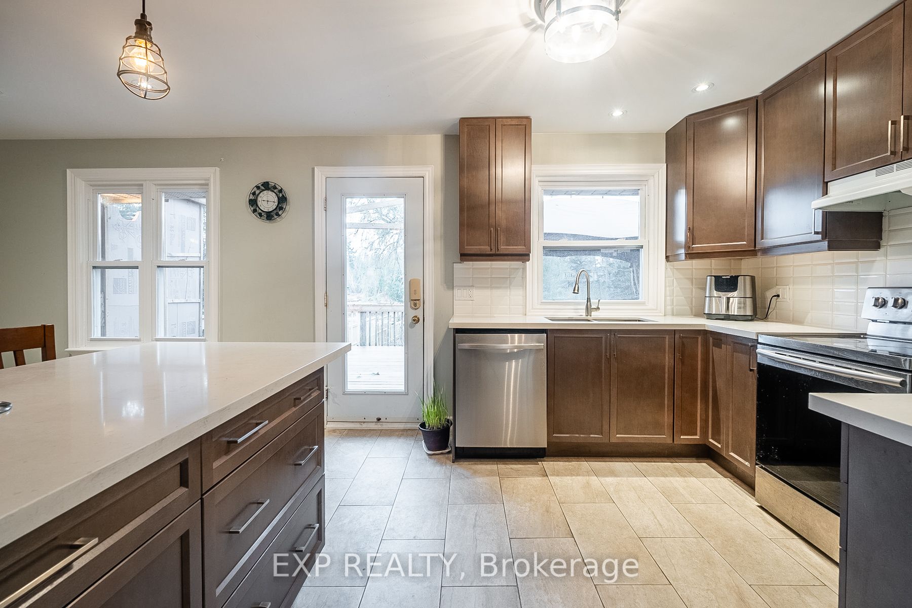 168 Riverbank Dr Property Photo 18