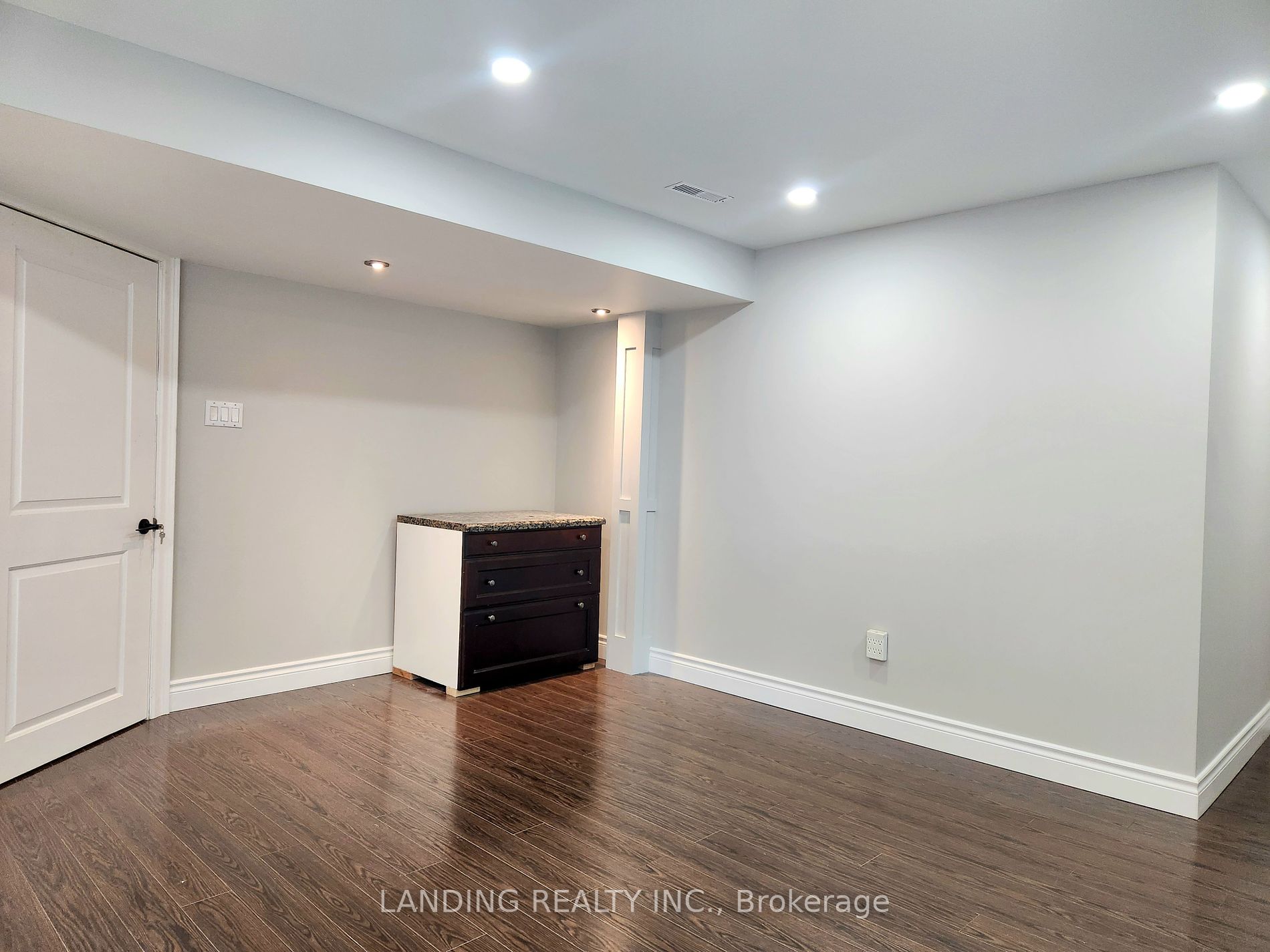23 Dundee Cres Property Photo 5
