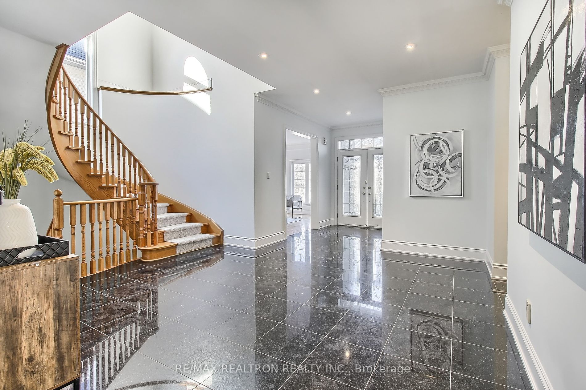 45 Frybrook Cres Property Photo 2