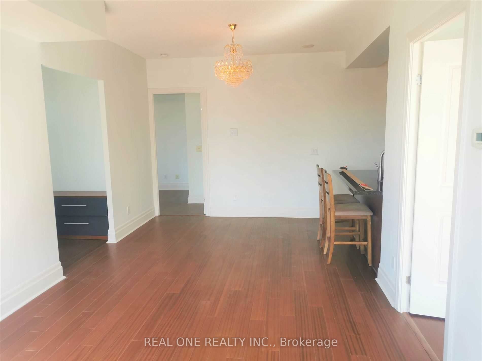 151 Upper Duke Cres 502 Property Photo 2