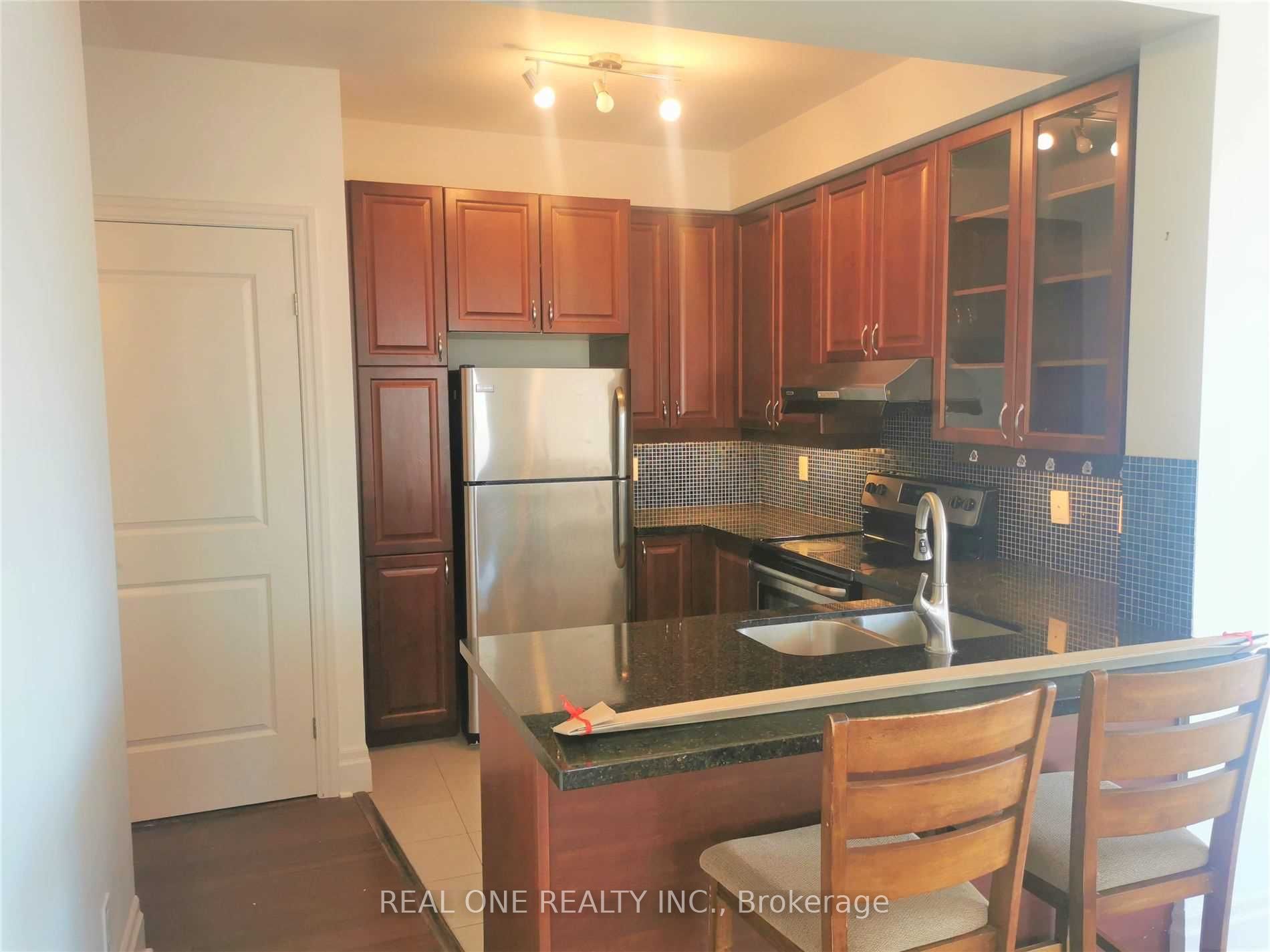 151 Upper Duke Cres 502 Property Photo 3