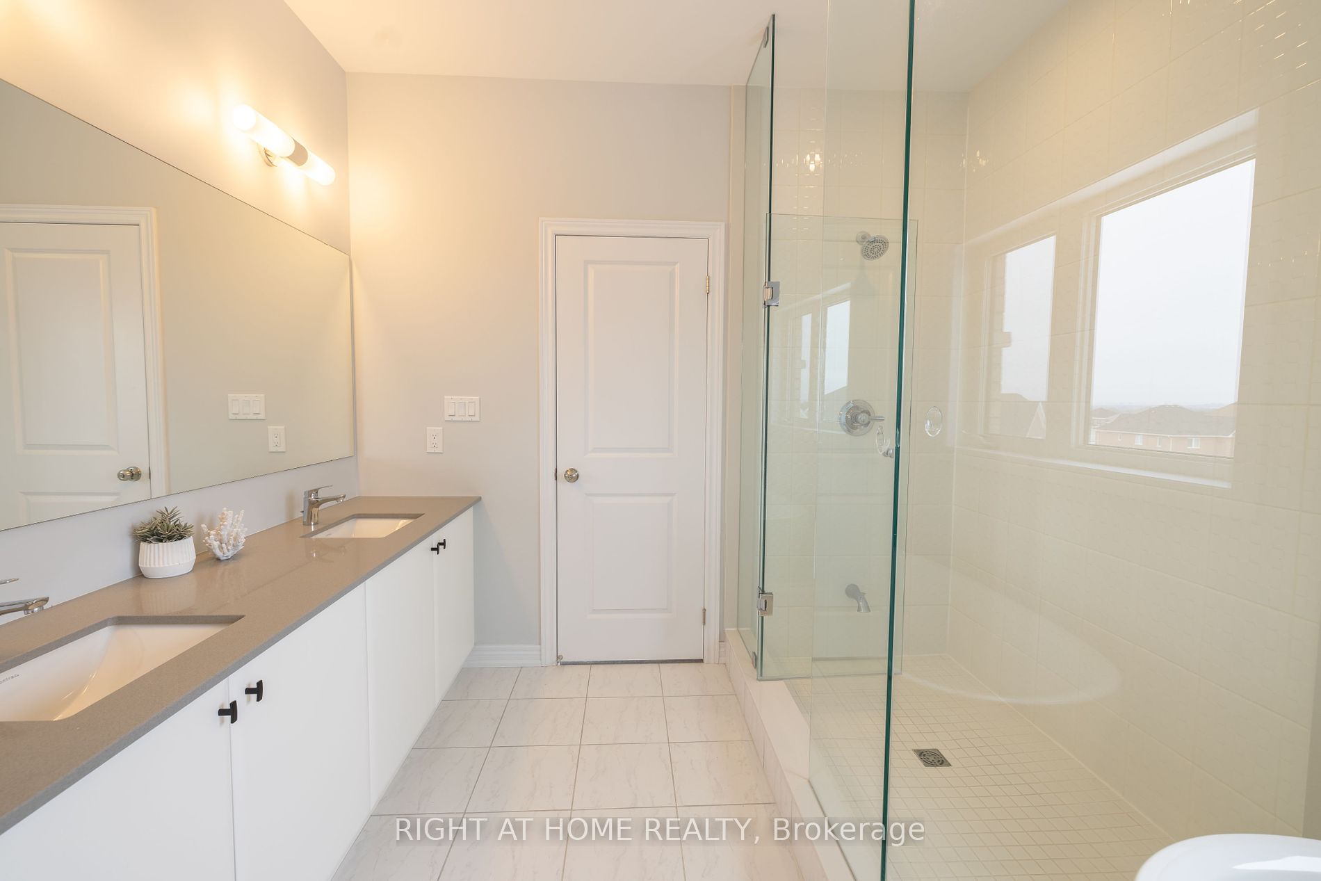 92 Woodhaven Ave Property Photo 23