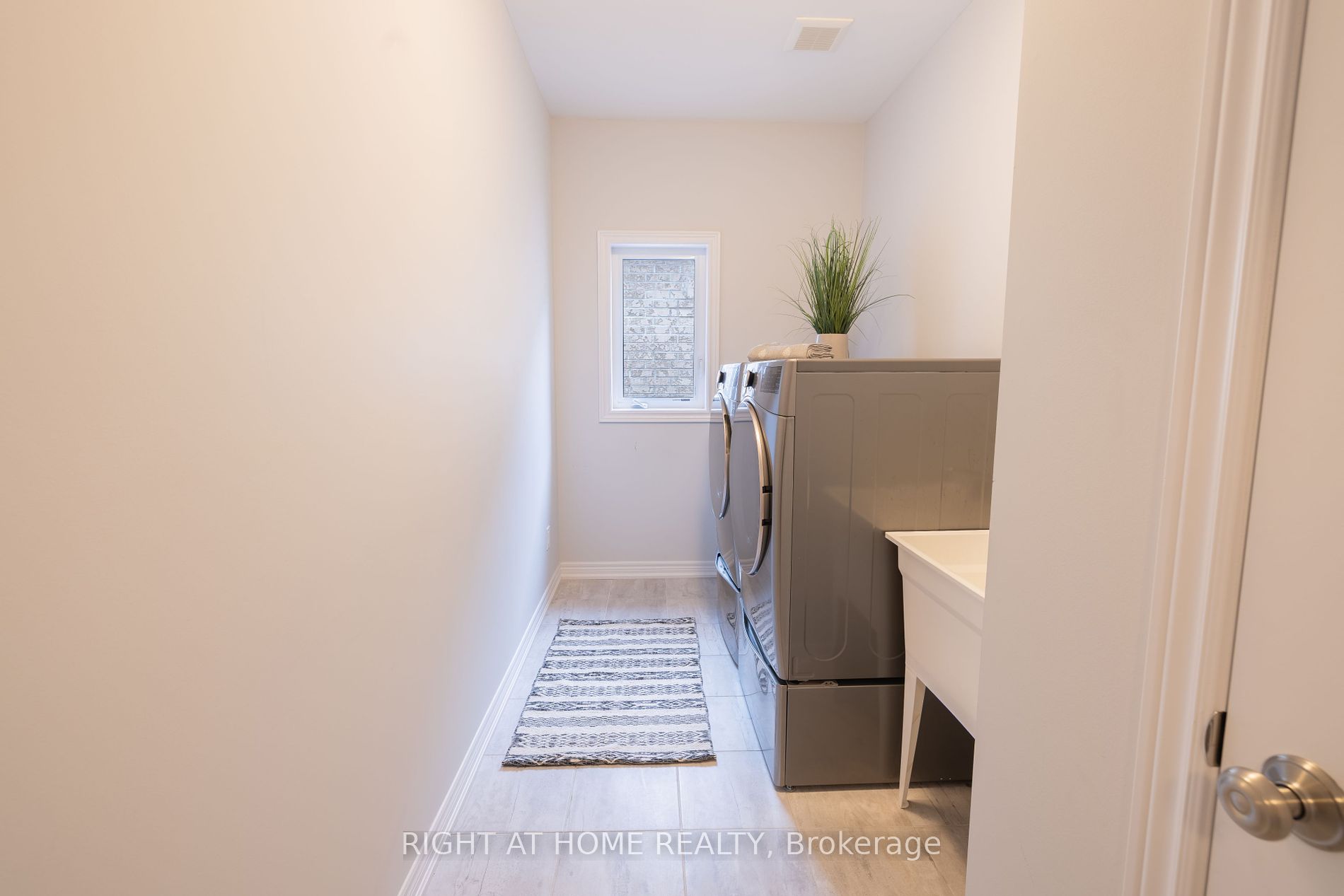 92 Woodhaven Ave Property Photo 34