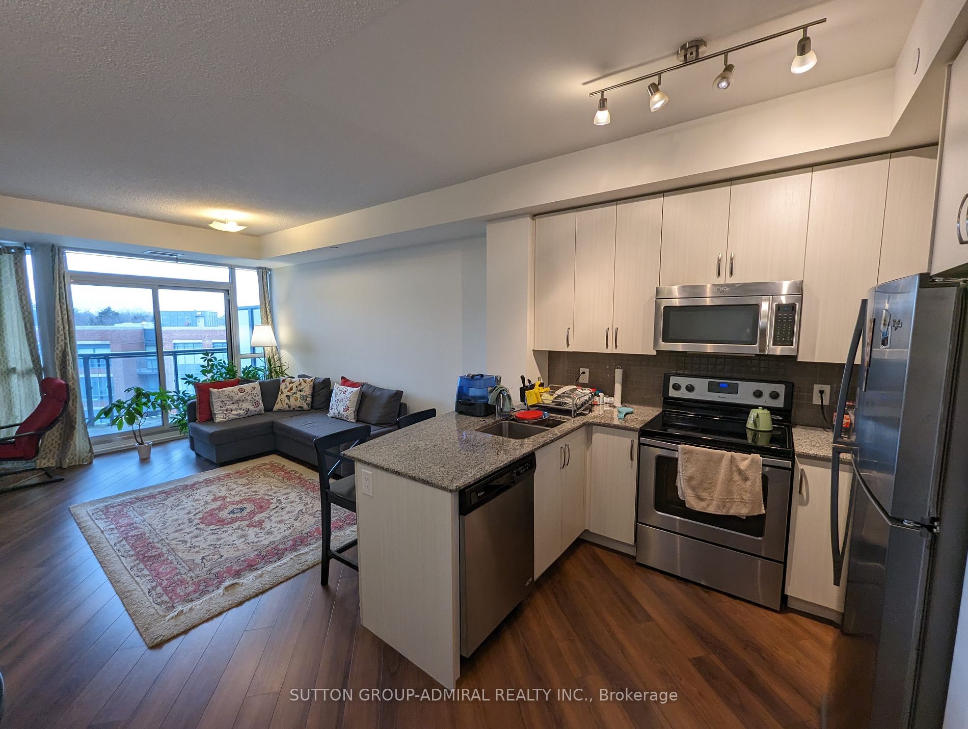 7608 Yonge St 05 Property Photo 1