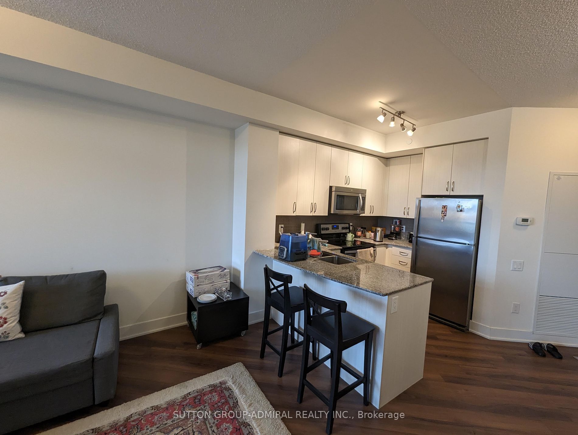 7608 Yonge St 05 Property Photo 2