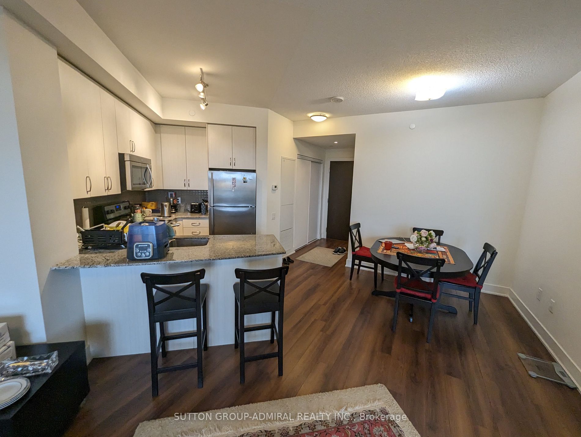 7608 Yonge St 05 Property Photo 3