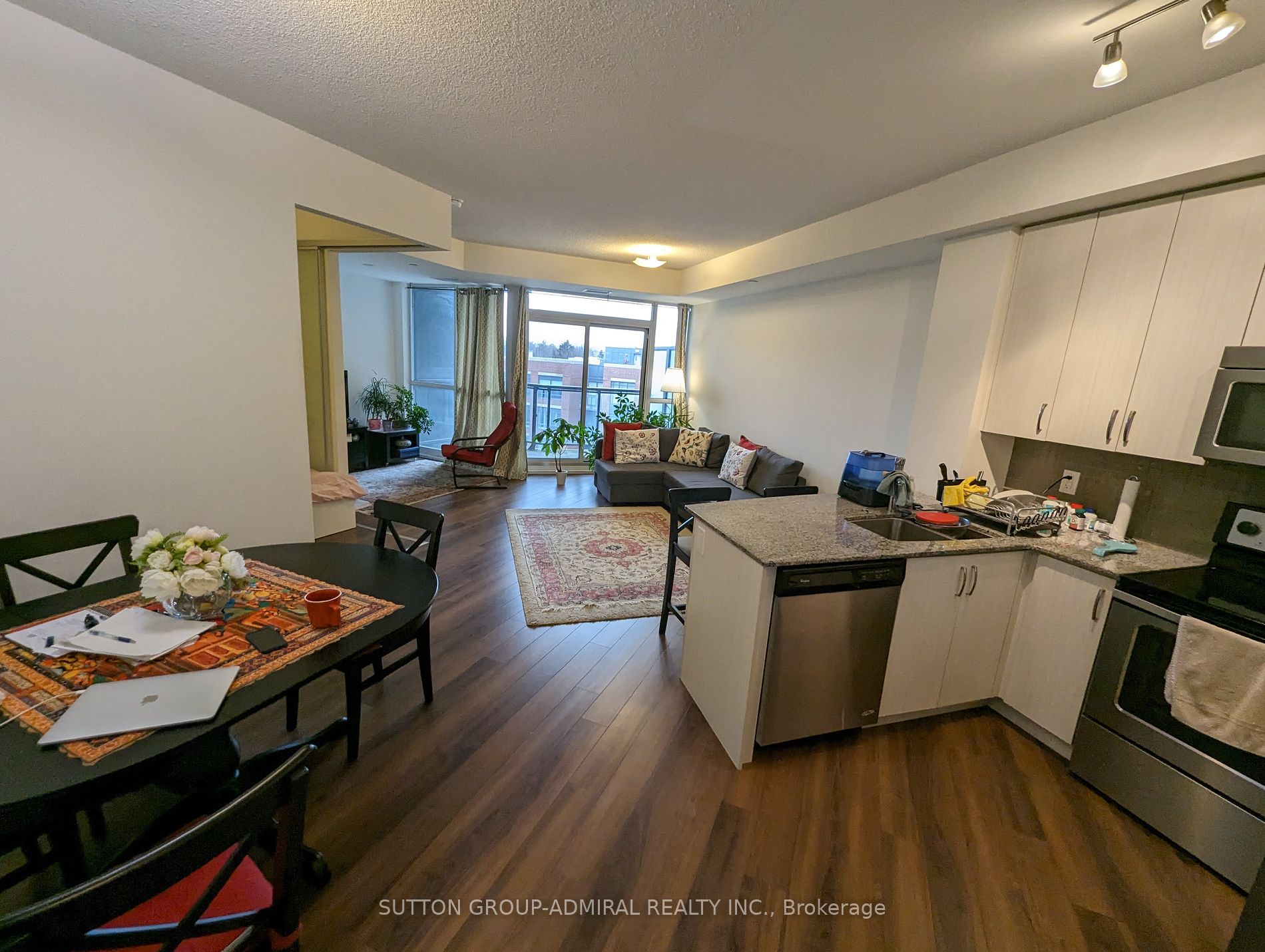 7608 Yonge St 05 Property Photo 4