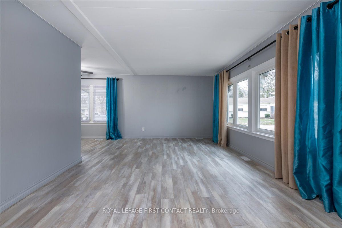 8 Flora Crt Property Photo 5