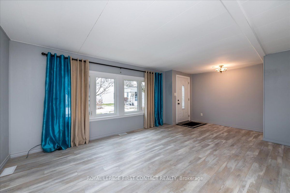 8 Flora Crt Property Photo 6