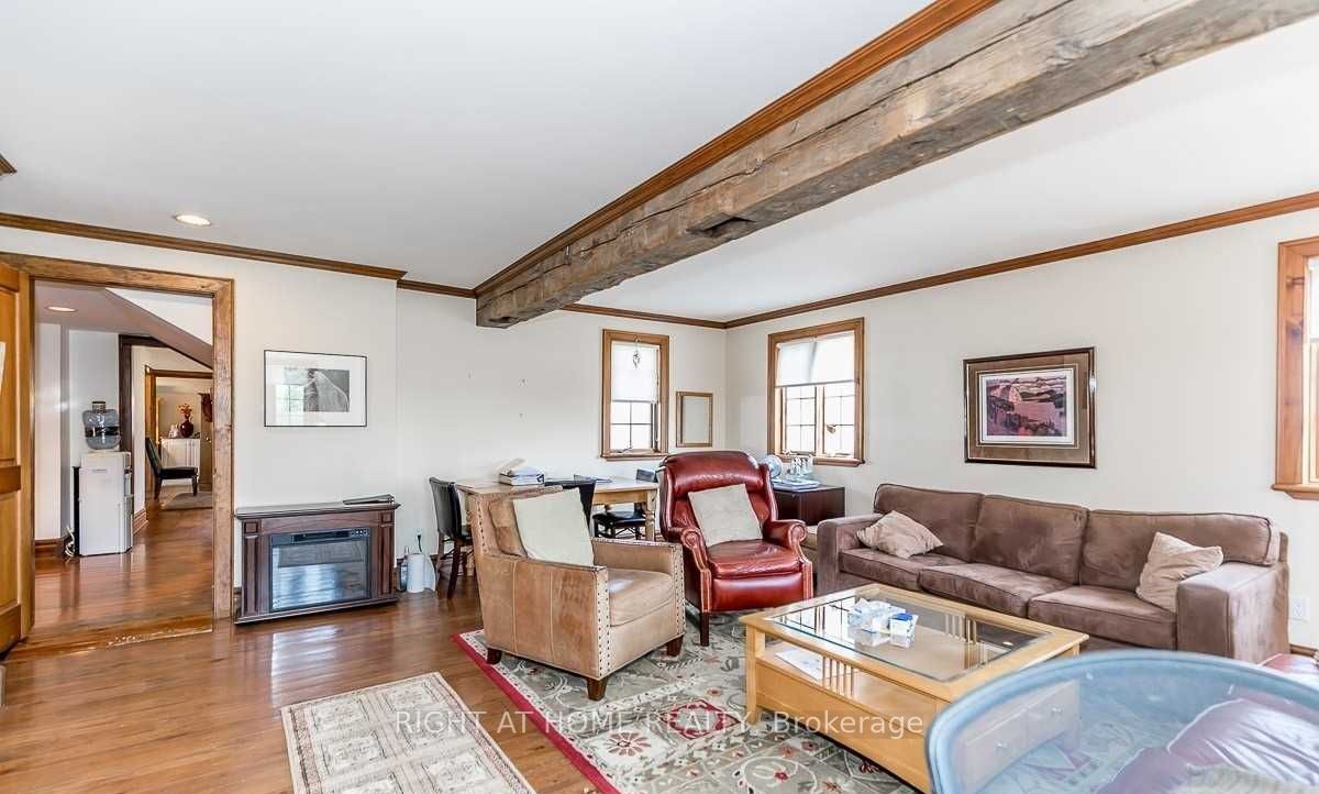 18642 Leslie St Property Photo 3