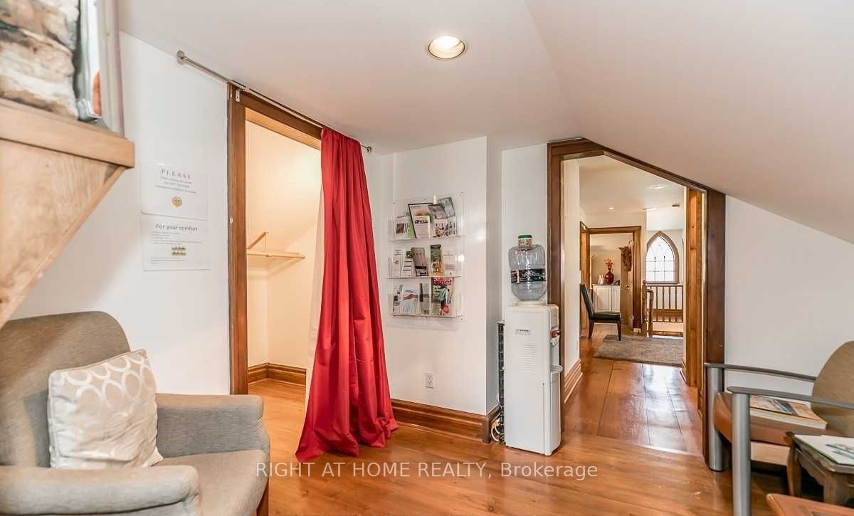 18642 Leslie St Property Photo 7